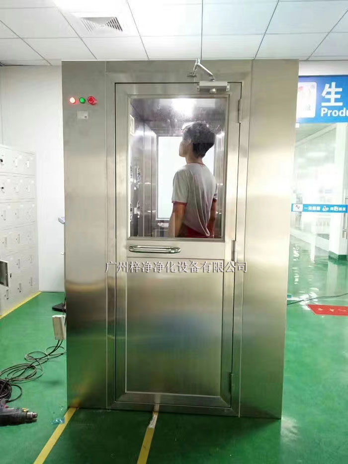 風淋室正確使用對于確保潔凈室的環境質量和產品安全至關重要。
