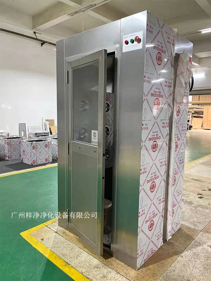 風淋室是潔凈室中用于人員凈化的重要裝置。